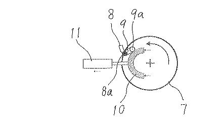 2017170697-製袋機の把手貼付部 図000010