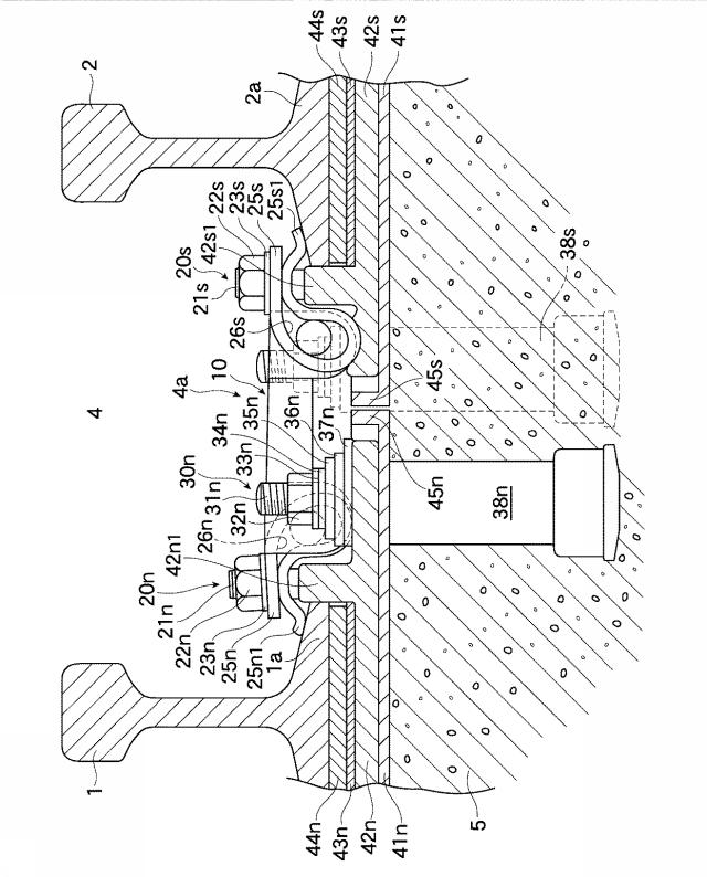 5753529-三線軌道における異物侵入防止部材 図000004