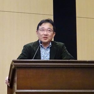 IP BASE AWARD選考委員長の鮫島正洋氏。コロナ禍を経て、「日本は明治維新、戦後に続く第3の創業期に入った」として、スタートアップを支援するための知財エコシステム構築の重要性を説いた。